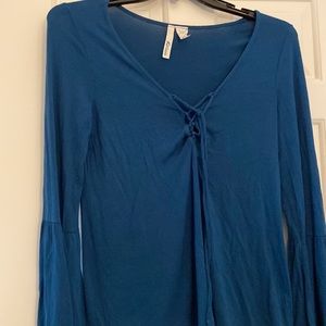 Cute teal top SZ large